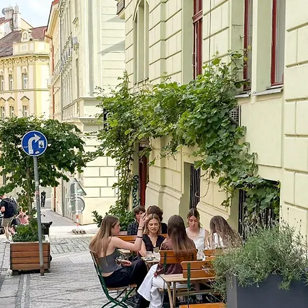 Modern Apartment Krymska & Francouzska Street Prague Exterior photo