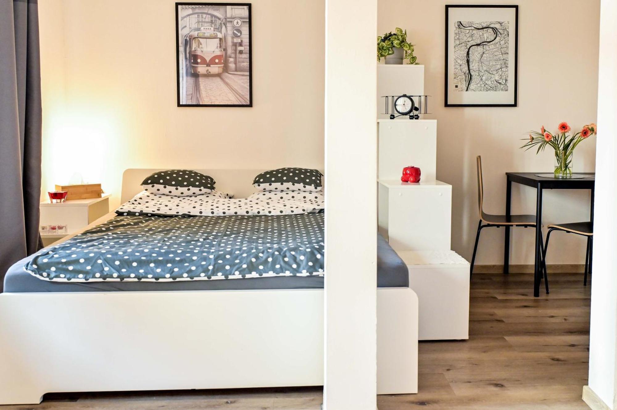 Modern Krymska & Francouzska Street Апартаменты Прага