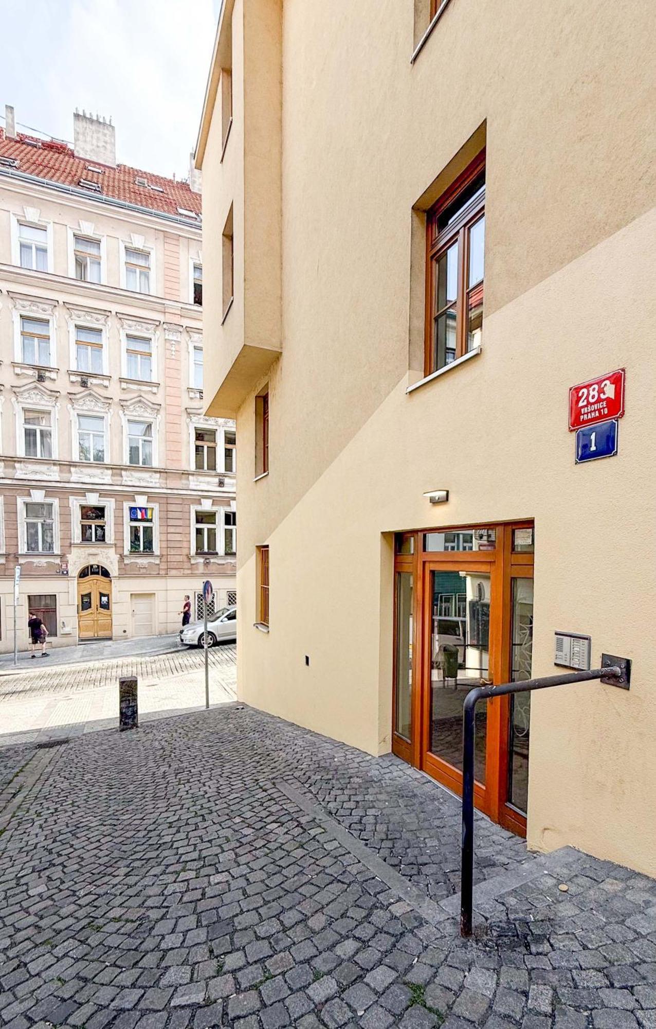 Modern Krymska & Francouzska Street * Прага